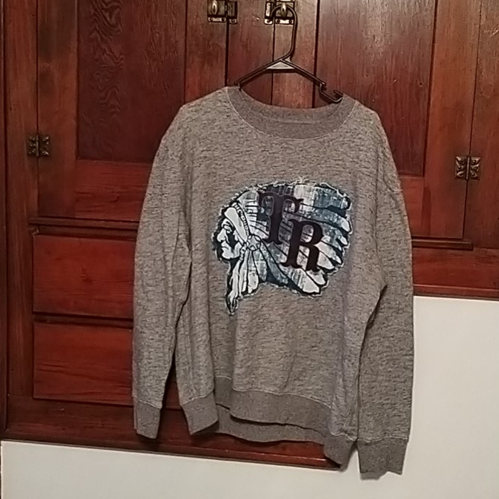 Sweatshirt